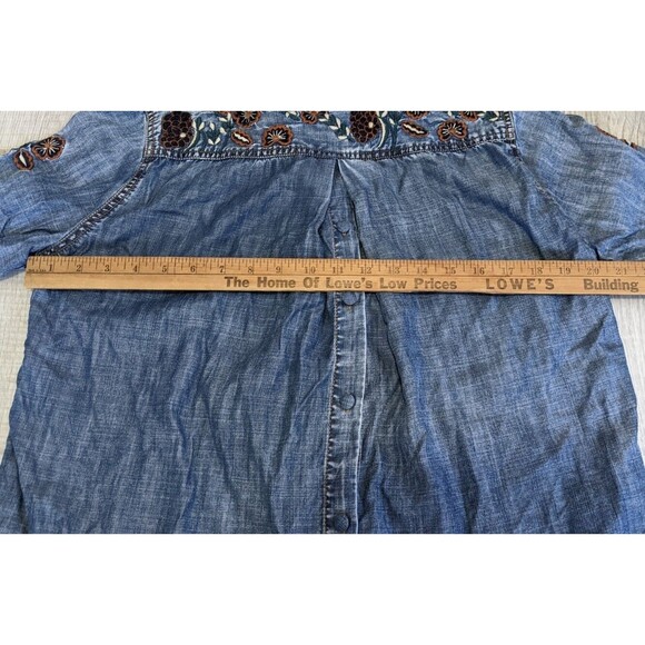 Tolani Floral Embroidered Top Button Up Sz M Medium Denim Long Sleeve Shirt - Picture 8 of 8